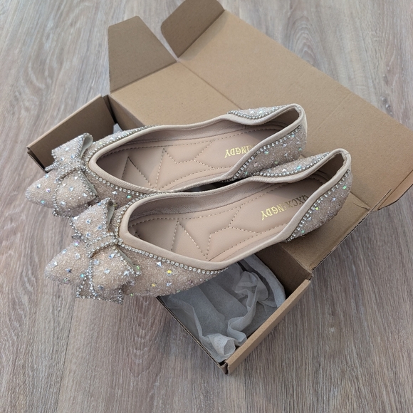 Women's sparkly rhinestone flats shoes bow sequins. Size 7.5. Apricot Neutral - Picture 2 of 4
